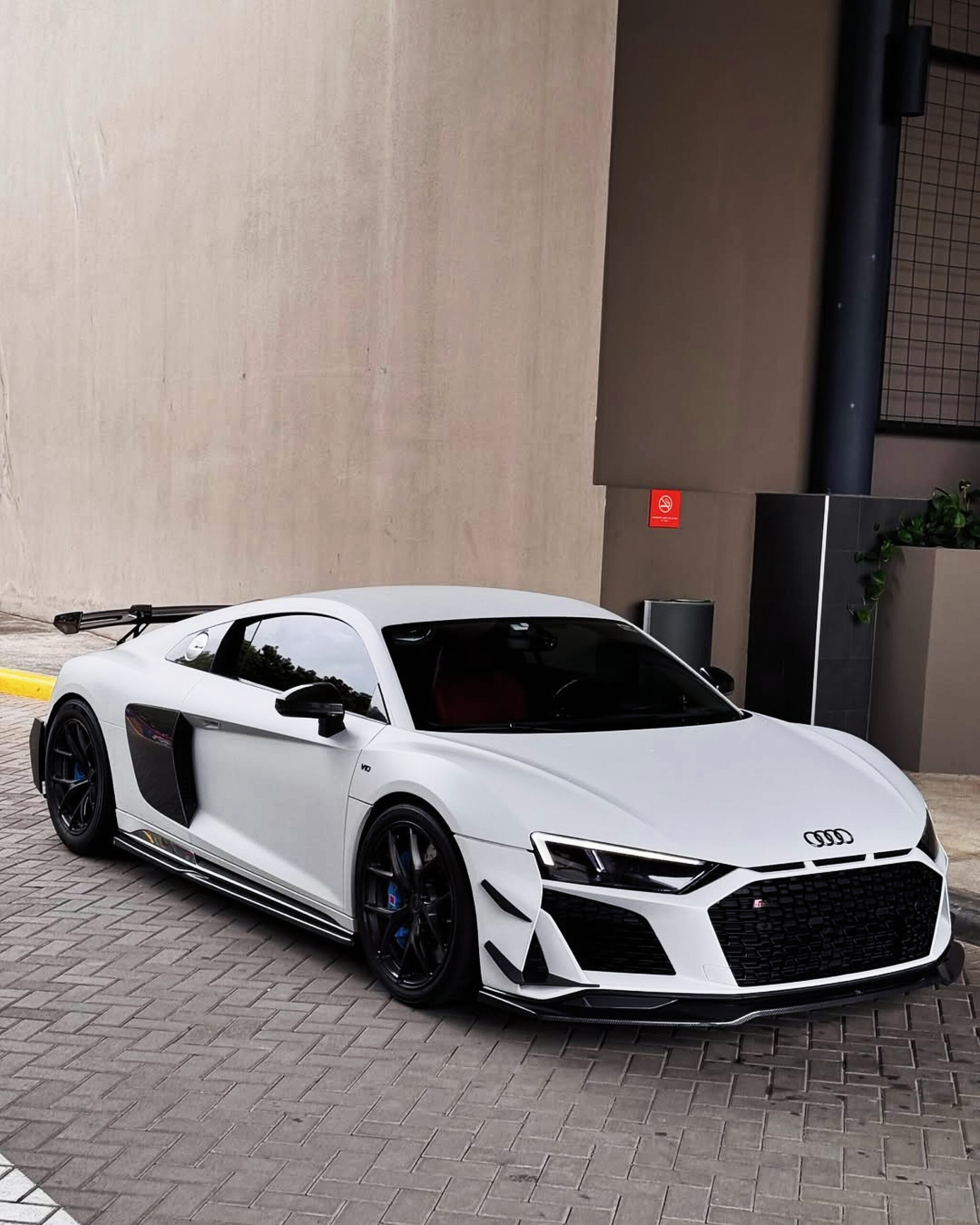 “2024 Audi R8 V10 Plus Review: Price, Specs ,Pics, and Features”